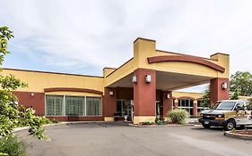 Clarion Hotel & Suites Hamden New Haven